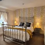 The Black Swan & Bed & Breakfast *